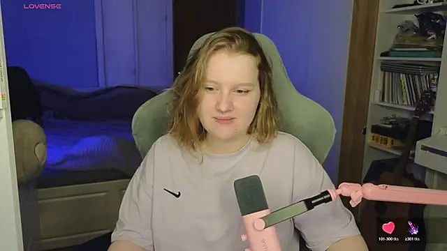 Snapshot of OliviaBlade chatting on 11-22-25, 02:16 OliviaBlade online show from 11-22-25, 02:16