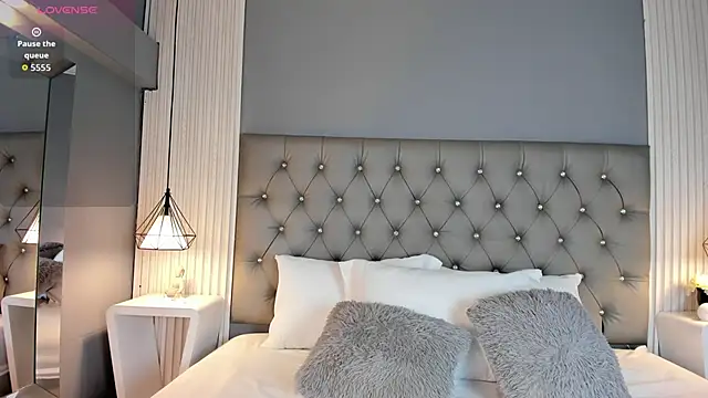 LunaBloomn online show from 11-08-25, 05:12