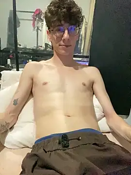 Snapshot of HeiRique chatting on 10-29-25, 03:53 HeiRique online show from 10-29-25, 03:53