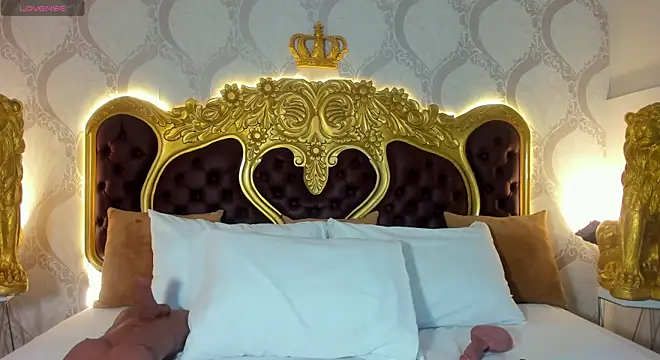 Snapshot of AlisonBeckerr_ chatting on 11-25-25, 05:13 AlisonBeckerr online show from 11-25-25, 05:13