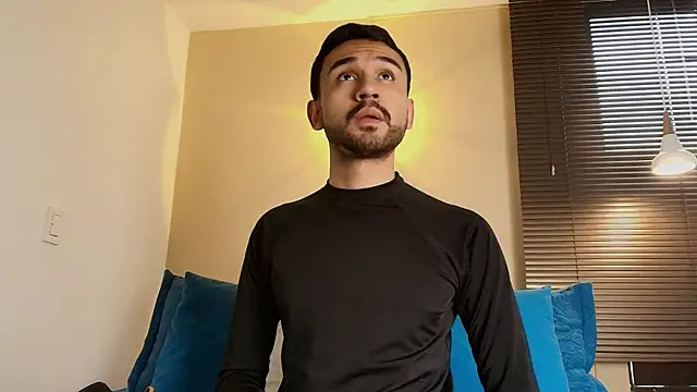 Snapshot of Axel_Moon_S chatting on 10-13-25, 06:19 Axel Moon S online show from 10-13-25, 06:19