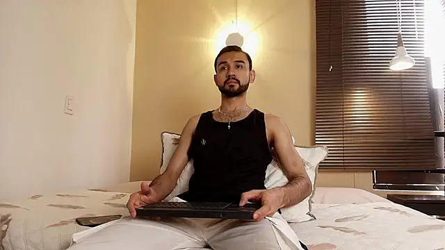 Snapshot of Axel_Moon_S chatting on 11-05-25, 07:14 Axel Moon S online show from 11-05-25, 07:14