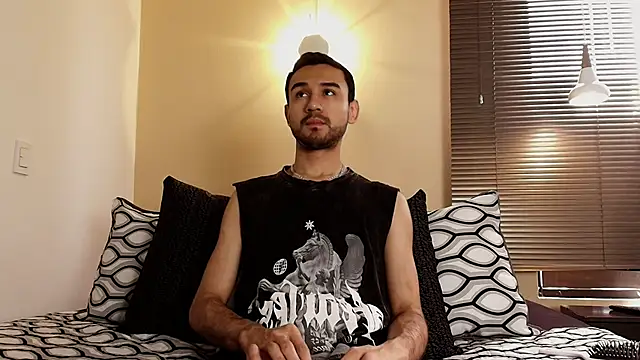 Snapshot of Axel_Moon_S chatting on 11-22-25, 02:05 Axel Moon S online show from 11-22-25, 02:05