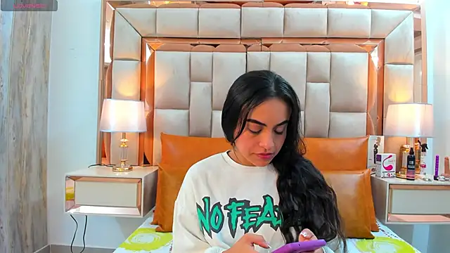 Snapshot of Leslie_Bussh_ chatting on 11-09-25, 11:08 Leslie Bussh online show from 11-09-25, 11:08