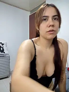 Snapshot of valen-sexx chatting on 10-29-25, 11:17 valen-sexx online show from 10-29-25, 11:17