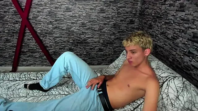 Snapshot of weesley_boy chatting on 09-11-25, 11:38 weesley boy online show from 09-11-25, 11:38