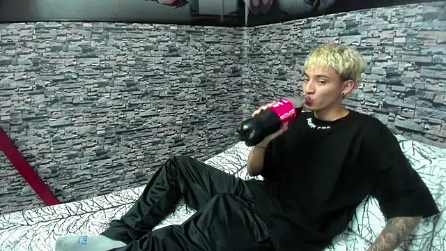 Snapshot of weesley_boy chatting on 09-13-25, 09:47 weesley boy online show from 09-13-25, 09:47