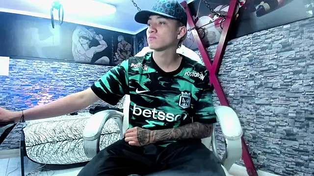 Snapshot of weesley_boy chatting on 09-27-25, 10:15 weesley boy online show from 09-27-25, 10:15