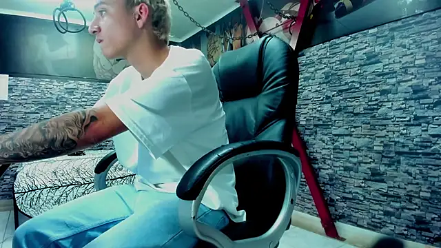 Snapshot of weesley_boy chatting on 09-29-25, 11:20 weesley boy online show from 09-29-25, 11:20