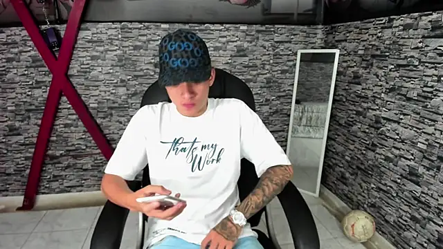 Snapshot of weesley_boy chatting on 10-11-25, 07:45 weesley boy online show from 10-11-25, 07:45