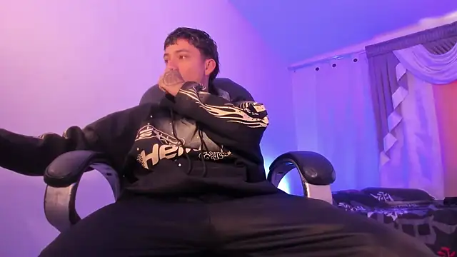 Snapshot of weesley_boy chatting on 01-14-26, 01:17 weesley boy online show from 01-14-26, 01:17