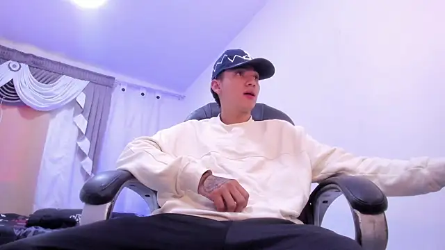 Snapshot of weesley_boy chatting on 01-15-26, 03:16 weesley boy online show from 01-15-26, 03:16