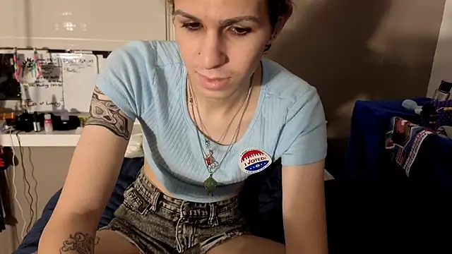 Snapshot of cuddlyavenue chatting on 11-05-25, 02:11 cuddlyavenue online show from 11-05-25, 02:11