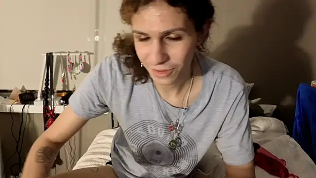 Snapshot of cuddlyavenue chatting on 11-06-25, 02:12 cuddlyavenue online show from 11-06-25, 02:12