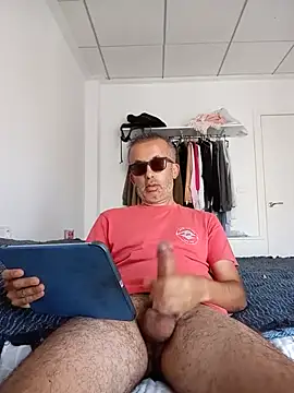 Snapshot of EmilioTaladdro chatting on 06-26-26, 12:20 EmilioTaladdro online show from 06-26-26, 12:20