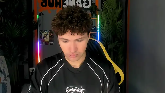 Snapshot of JonnyDarka chatting on 11-28-25, 08:17 JonnyDarka online show from 11-28-25, 08:17