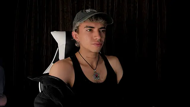 guynextdo0r online show from 12-17-25, 11:00