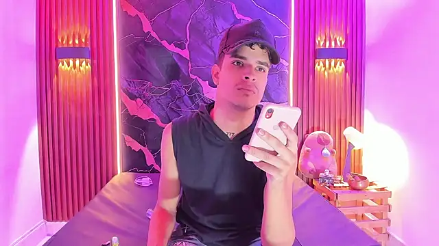 Snapshot of Lucky_boys__X chatting on 09-29-25, 11:48 Lucky boys X online show from 09-29-25, 11:48