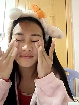 Snapshot of luy-xinh02 chatting on 11-27-25, 11:34 luy-xinh02 online show from 11-27-25, 11:34