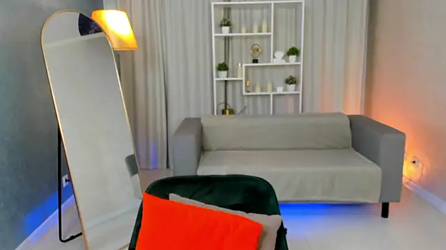 Nina Devillle online show from 10-08-25, 03:31