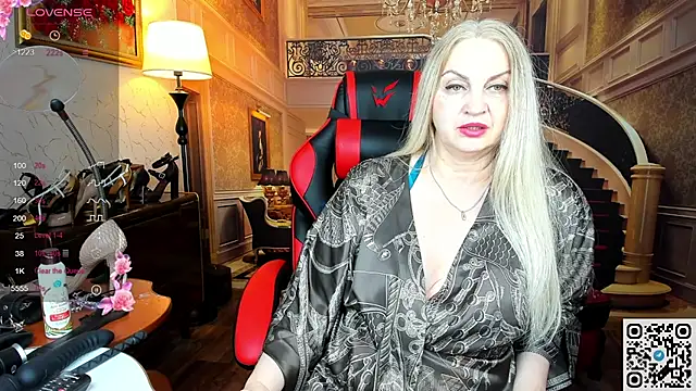 Snapshot of Nina_Devillle chatting on 05-21-26, 12:01 Nina Devillle online show from 05-21-26, 12:01