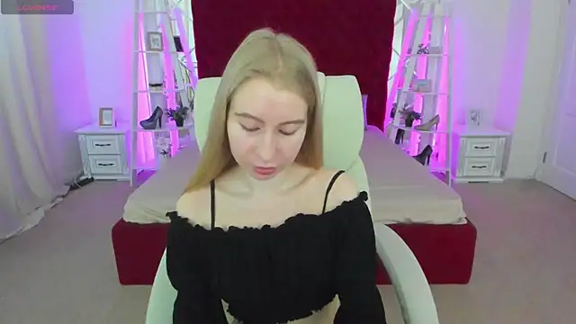 Snapshot of Alina_Blonde chatting on 06-07-26, 05:33 Alina Blonde online show from 06-07-26, 05:33