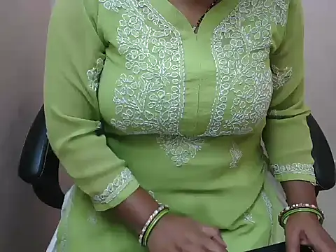 Snapshot of bold_naina chatting on 11-10-25, 04:00 bold naina online show from 11-10-25, 04:00