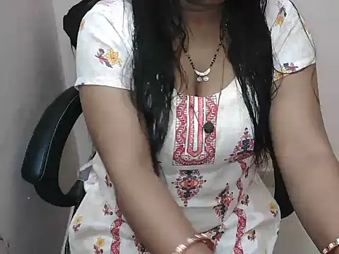 Snapshot of bold_naina chatting on 11-14-25, 04:00 bold naina online show from 11-14-25, 04:00
