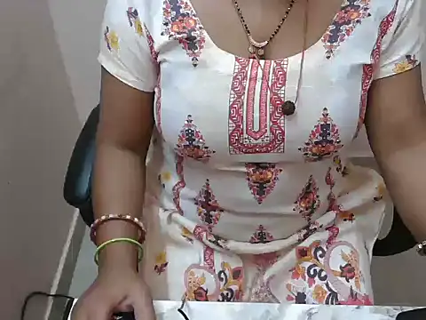 Snapshot of bold_naina chatting on 11-19-25, 04:01 bold naina online show from 11-19-25, 04:01