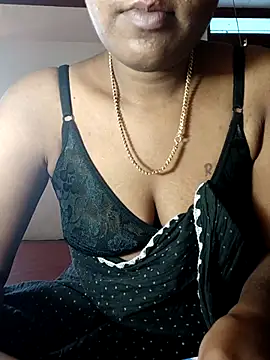 Snapshot of Tamil_Kavitha chatting on 12-21-25, 07:15 Tamil Kavitha online show from 12-21-25, 07:15