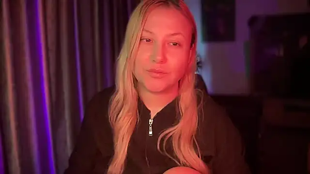 Snapshot of BikiHellena chatting on 11-16-25, 10:54 BikiHellena online show from 11-16-25, 10:54