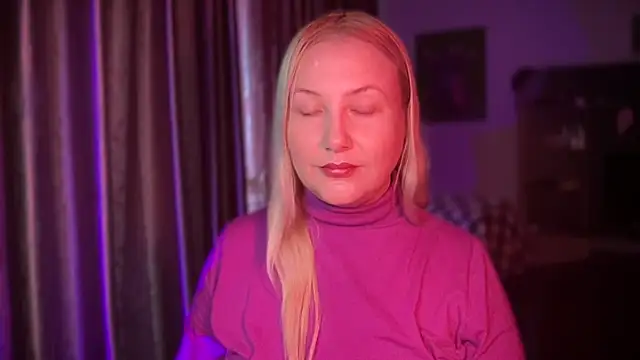 Snapshot of BikiHellena chatting on 12-19-25, 07:37 BikiHellena online show from 12-19-25, 07:37