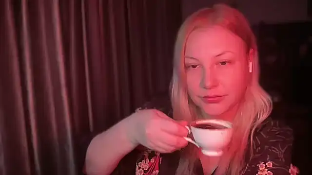 BikiHellena online show from 06-18-26, 02:56