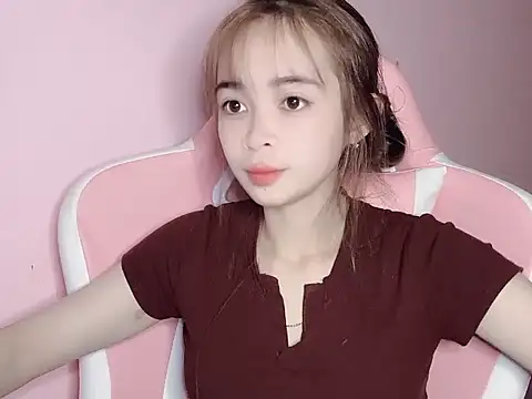 Snapshot of Suna7383 chatting on 12-16-25, 05:29 Suna7383 online show from 12-16-25, 05:29