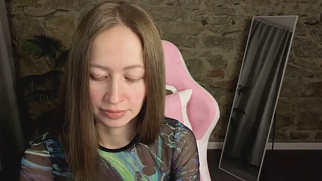 bella li   online show from 12-23-25, 02:42