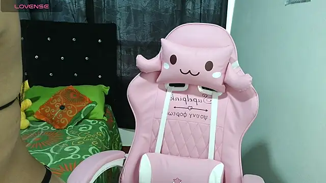 Snapshot of Maron_baez_18 chatting on 11-28-25, 01:03 Maron baez 18 online show from 11-28-25, 01:03