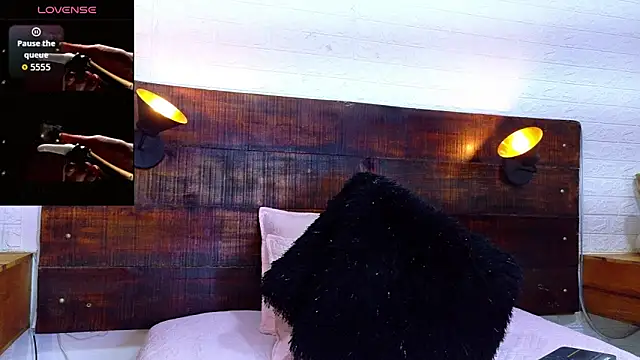 Snapshot of JhosuaVega chatting on 10-17-25, 06:54 JhosuaVega online show from 10-17-25, 06:54