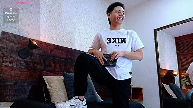 Snapshot of JhosuaVega chatting on 11-21-25, 04:33 JhosuaVega online show from 11-21-25, 04:33