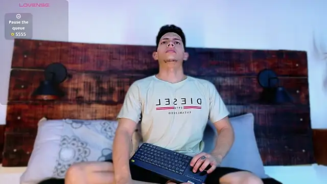 Snapshot of JhosuaVega chatting on 02-05-26, 02:38 JhosuaVega online show from 02-05-26, 02:38