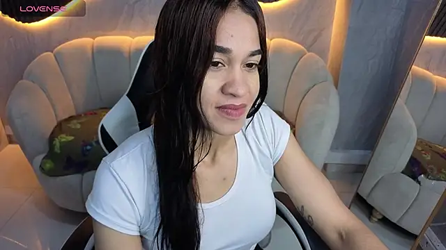 Snapshot of Maia_Tx chatting on 09-29-25, 12:43 Maia Tx online show from 09-29-25, 12:43