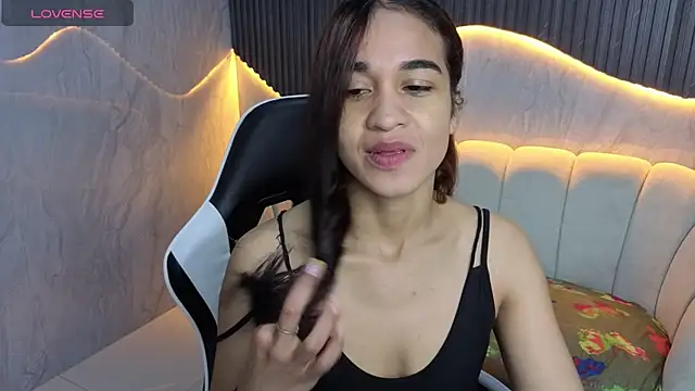 Snapshot of Maia_Tx chatting on 10-08-25, 01:20 Maia Tx online show from 10-08-25, 01:20