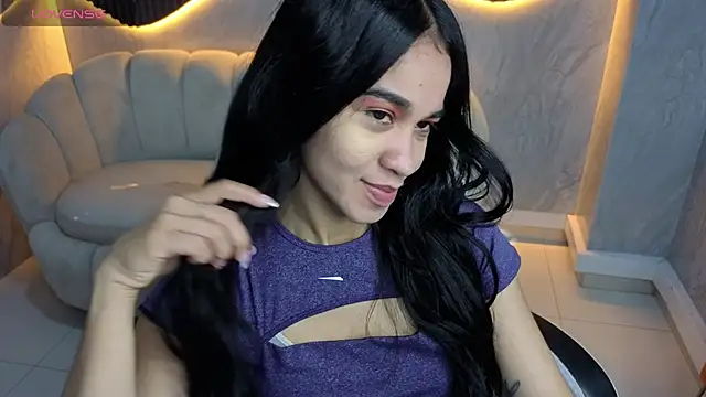 Snapshot of Maia_Tx chatting on 10-27-25, 01:04 Maia Tx online show from 10-27-25, 01:04