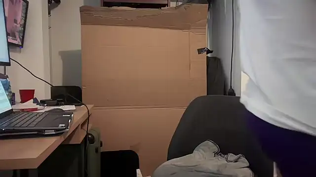 jasoncali305 online show from 10-28-25, 01:58