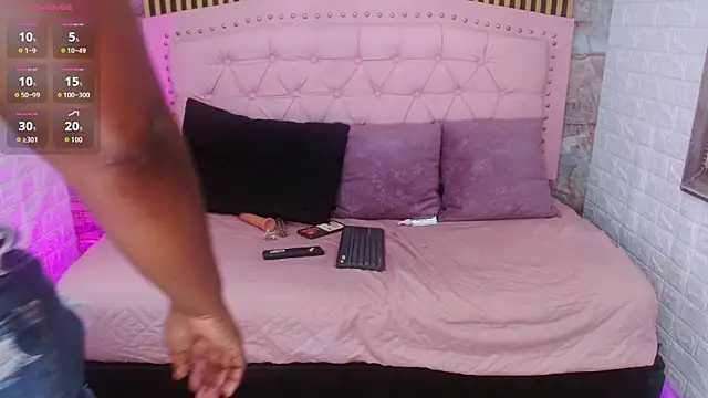 Snapshot of sheyla__ebony chatting on 11-06-25, 08:21 sheyla ebony online show from 11-06-25, 08:21