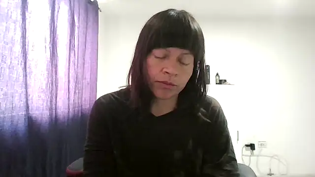 adri89-g online show from 06-08-26, 03:45
