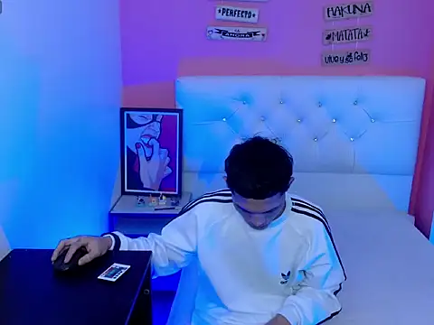 Snapshot of EL_VENEZOLANO_22CM chatting on 09-18-25, 06:48 EL VENEZOLANO 22CM online show from 09-18-25, 06:48