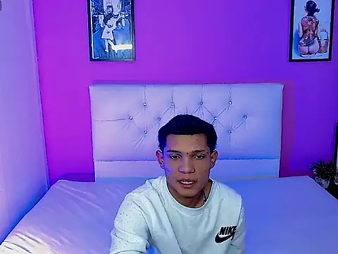 Snapshot of EL_VENEZOLANO_22CM chatting on 09-22-25, 05:42 EL VENEZOLANO 22CM online show from 09-22-25, 05:42