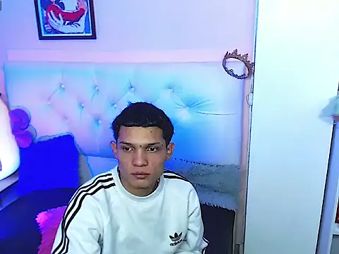 Snapshot of EL_VENEZOLANO_22CM chatting on 09-26-25, 05:06 EL VENEZOLANO 22CM online show from 09-26-25, 05:06