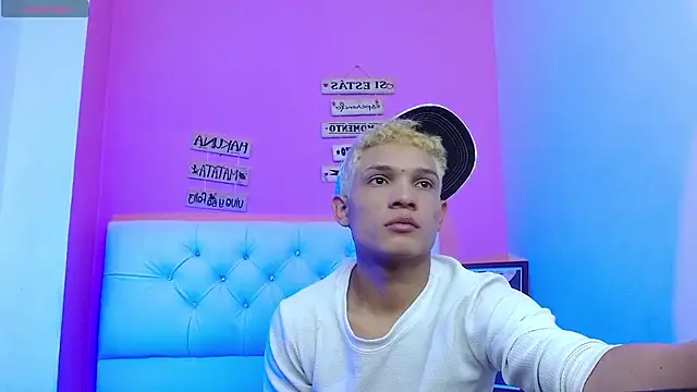 Snapshot of EL_VENEZOLANO_22CM chatting on 10-07-25, 04:31 EL VENEZOLANO 22CM online show from 10-07-25, 04:31