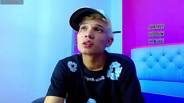 Snapshot of EL_VENEZOLANO_22CM chatting on 10-09-25, 04:43 EL VENEZOLANO 22CM online show from 10-09-25, 04:43